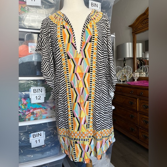 Trina Turk Tunic - Picture 1 of 7